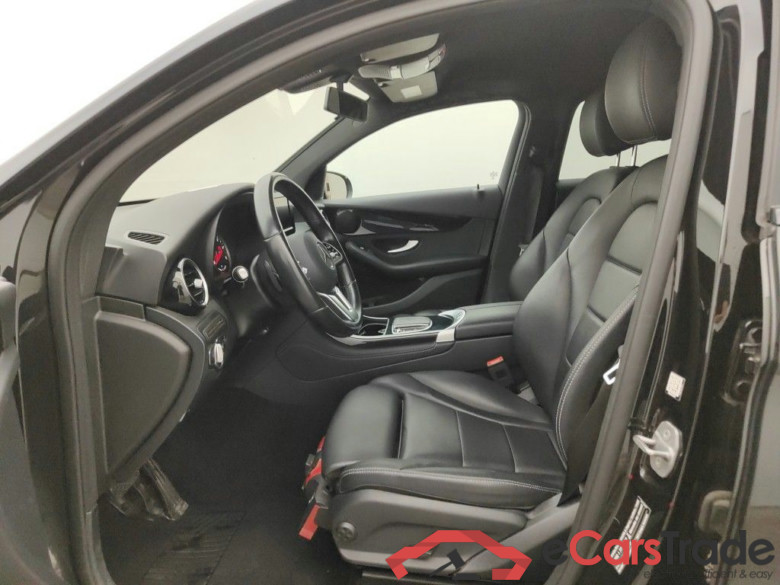 Mercedes-Benz GLC Coupé GLC 300 de 4MATIC 5d #3
