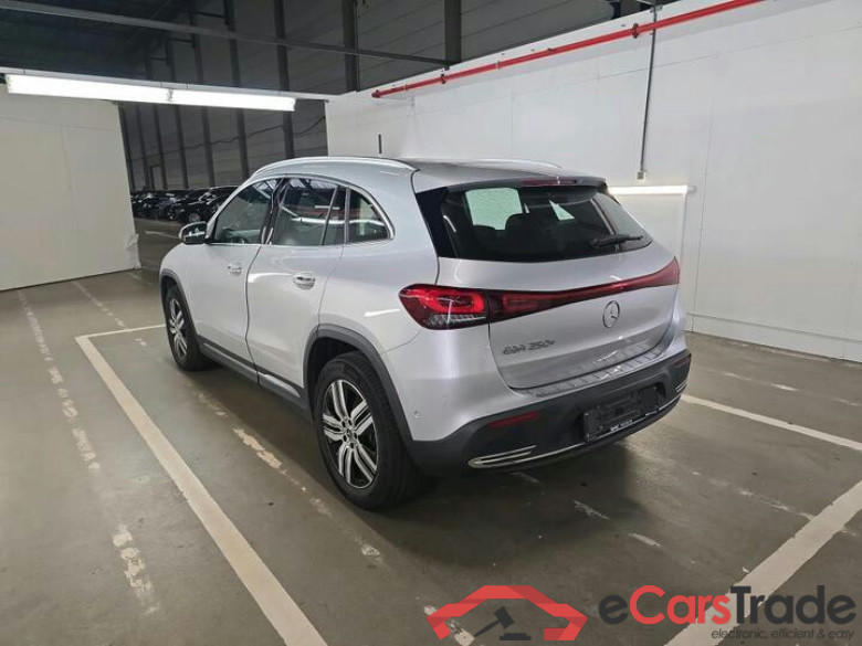 Mercedes EQA EQA EQA 250+ Luxury Line 140kW/190pk  5D/P Auto-1 #3