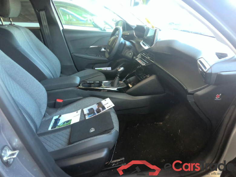 Peugeot 208 Allure 1.2 PureTech 100 S&S BVM6 #3