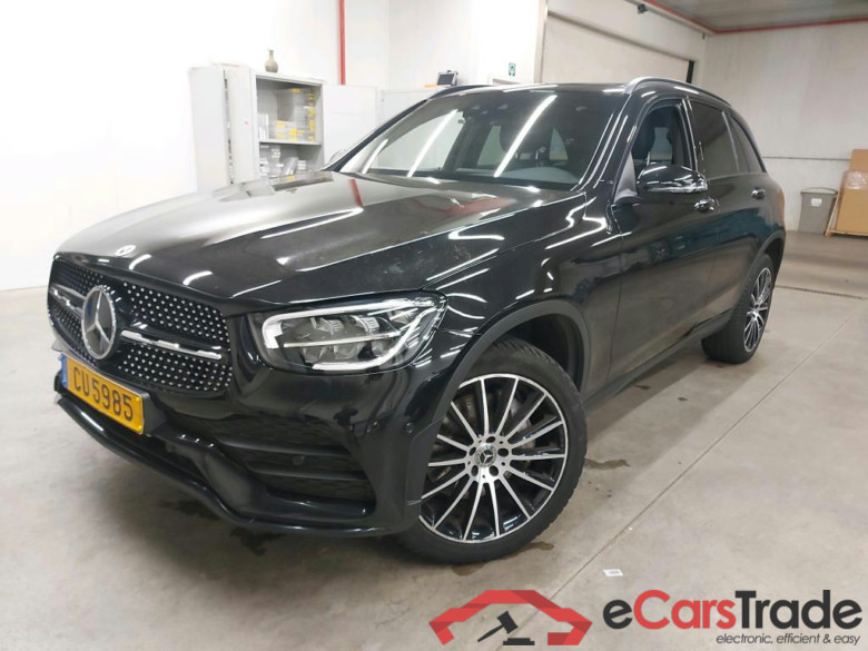 MERCEDES - MER GLC 300 de 306PK DCT 4MATIC AMG Line Pack Premium Plus With Heated Seats  & Driving Assistance Plus & Night &  360 Camera Pack & Pano Roof &  Towing Hook * HYBRID *   ***   REGISTRATION   17/10/2022    *** #1