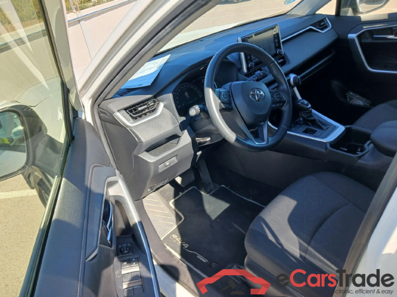 TOYOTA Rav4 / 2018 / 5P / todoterreno 2.5l 220H Advance #3