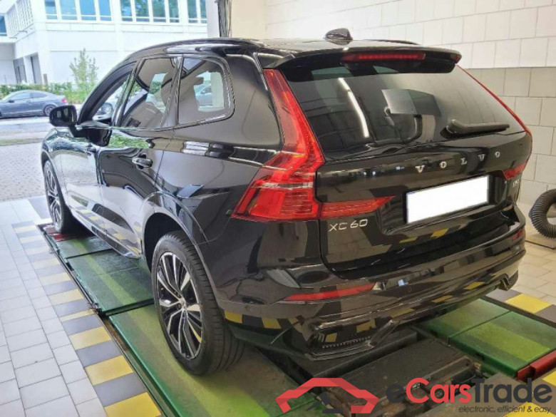 Volvo XC60 (03.2017->) DE - SUV5 B5 (Benzin) AWD EU6d, Ultimate Dark Mild-Hybrid, (Facelift) 2022 - 202 #4