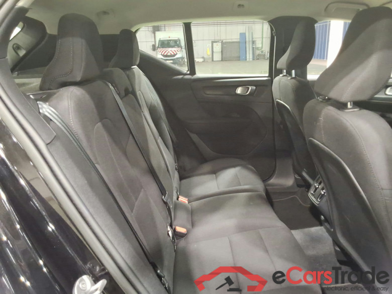 VOLVO XC40 1.5 T2 MOMENTUM CORE #5